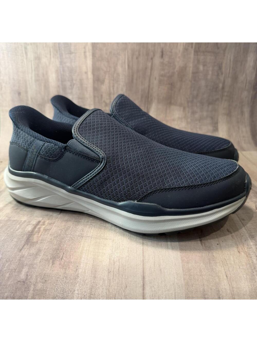 Skechers Equalizer 6.0 Stoaver Mens 8.5 Relaxed Fit Slip-In Hands Free Shoe Blue